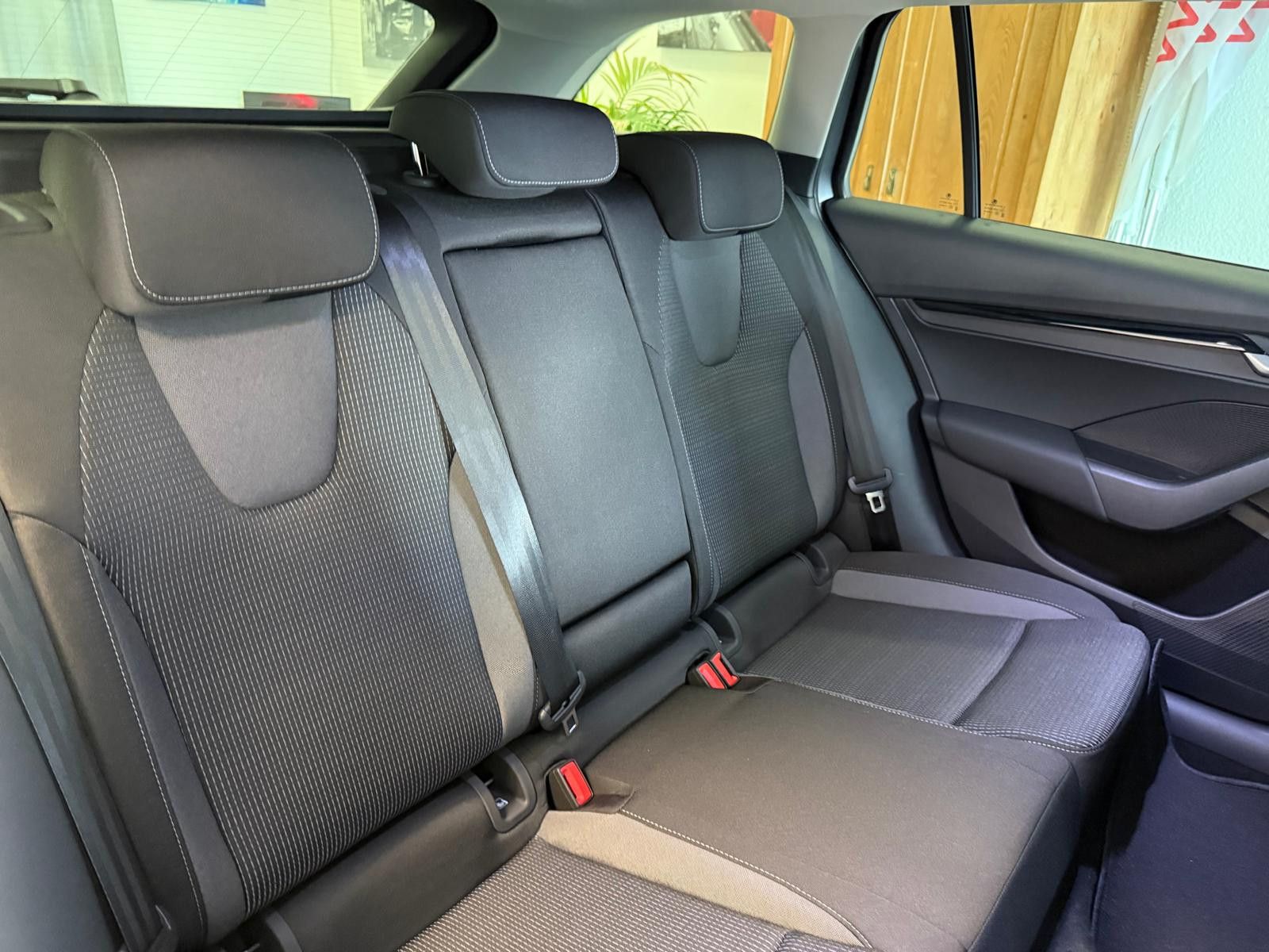 Fahrzeugabbildung SKODA Octavia Combi 2.0 TDI 110 kW Selection / AHK/LED