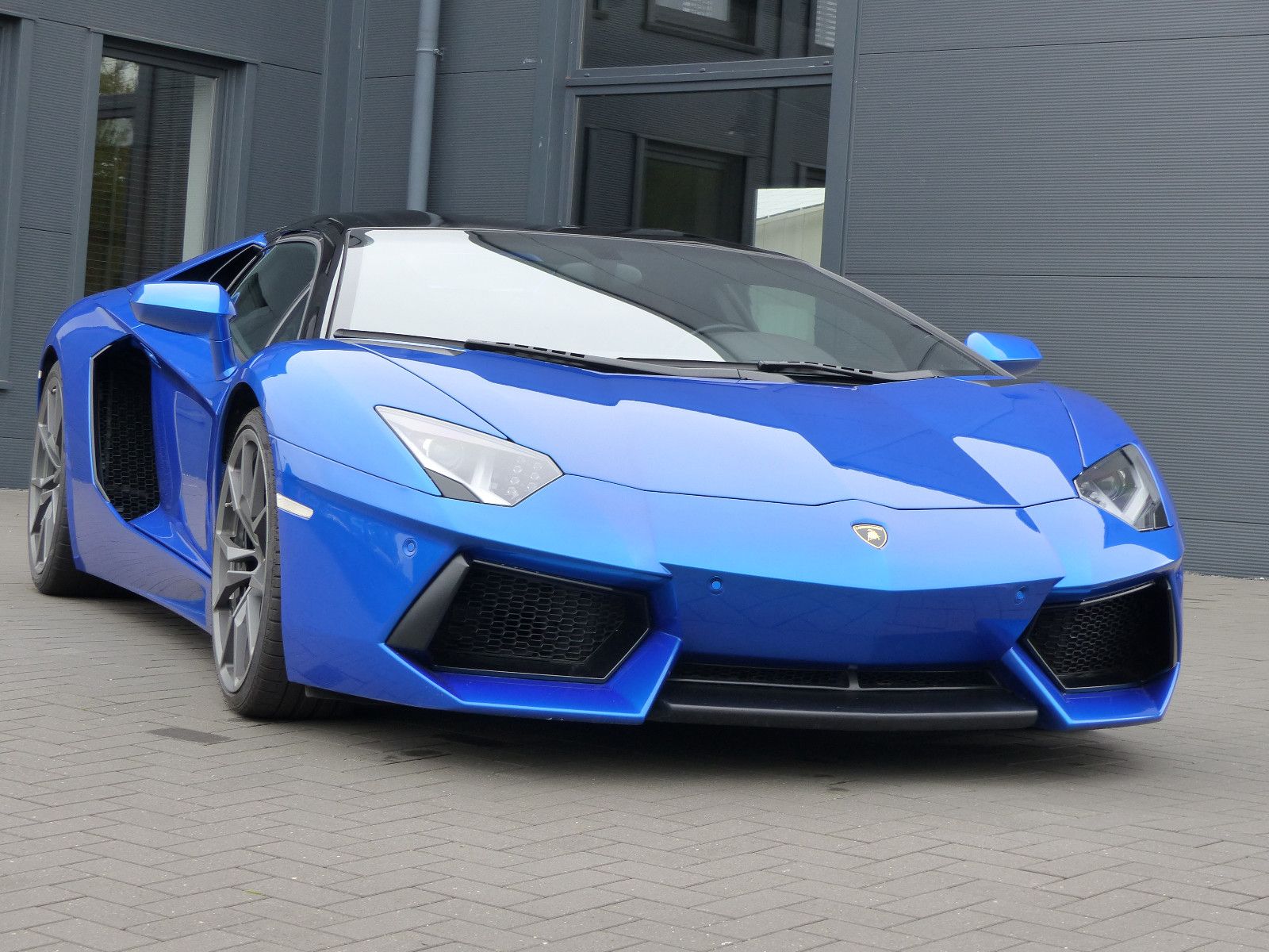 Fahrzeugabbildung Lamborghini Aventador LP 700-4 Roadster
