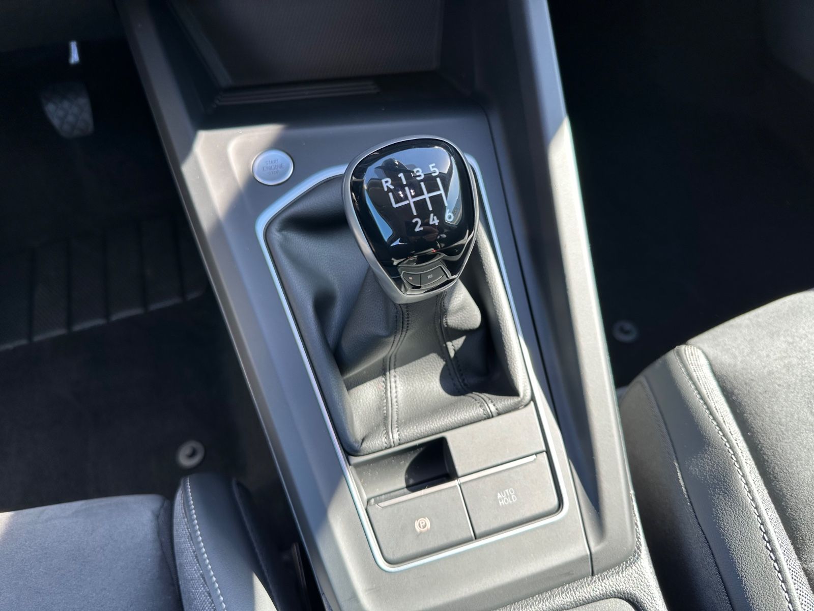 Fahrzeugabbildung Volkswagen Golf VIII Variant 1.5 TSI Life Navi/ACC/LED/Shzg