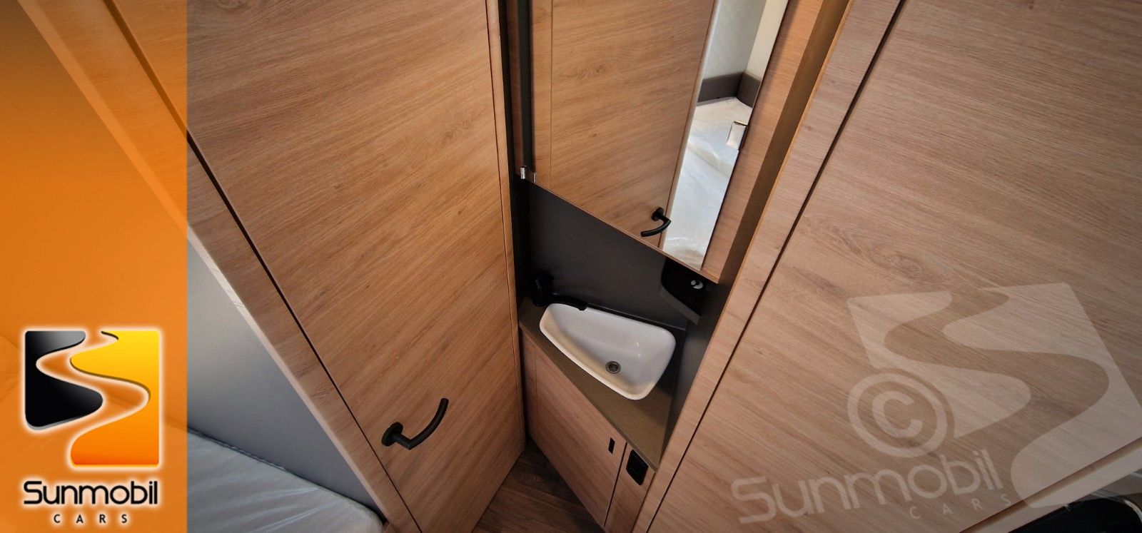 Fahrzeugabbildung Knaus Live Wave 650 MF Platinum Selection 180 PS Auto