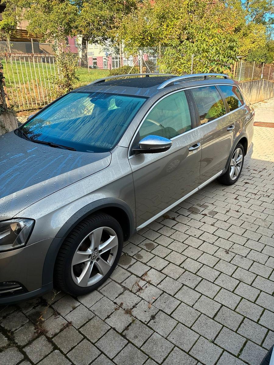 Volkswagen Passat Alltrack 2013 — rear view