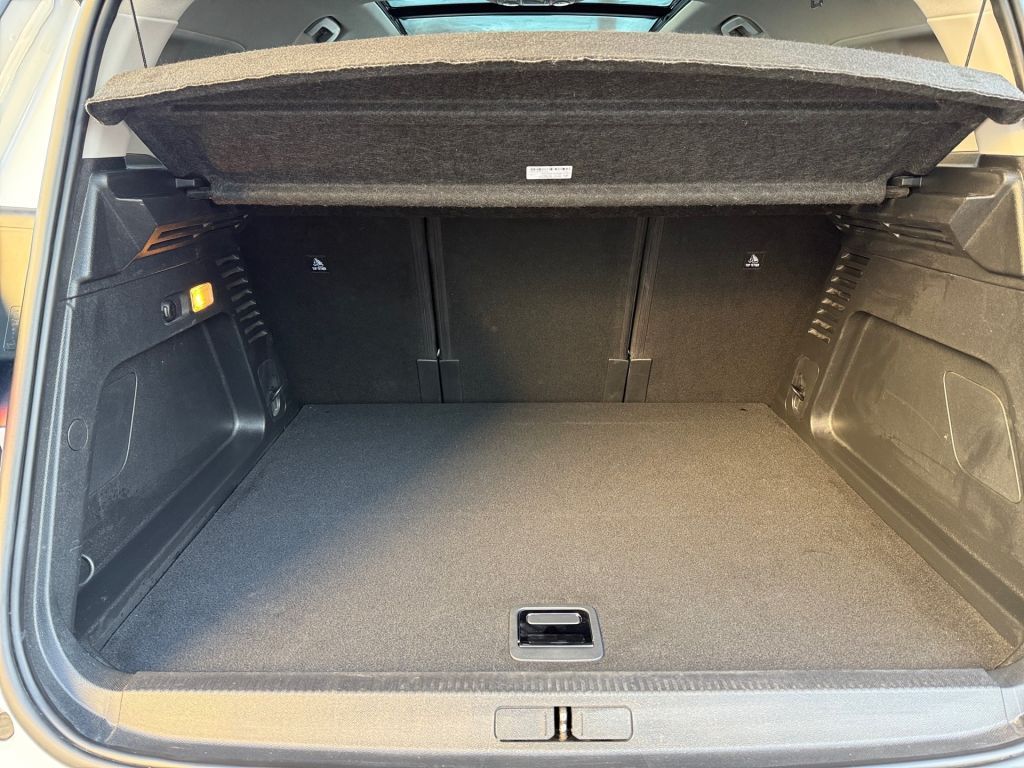 Fahrzeugabbildung Citroën C5 Aircross Hybrid 225 e-EAT8 SHINE PACK