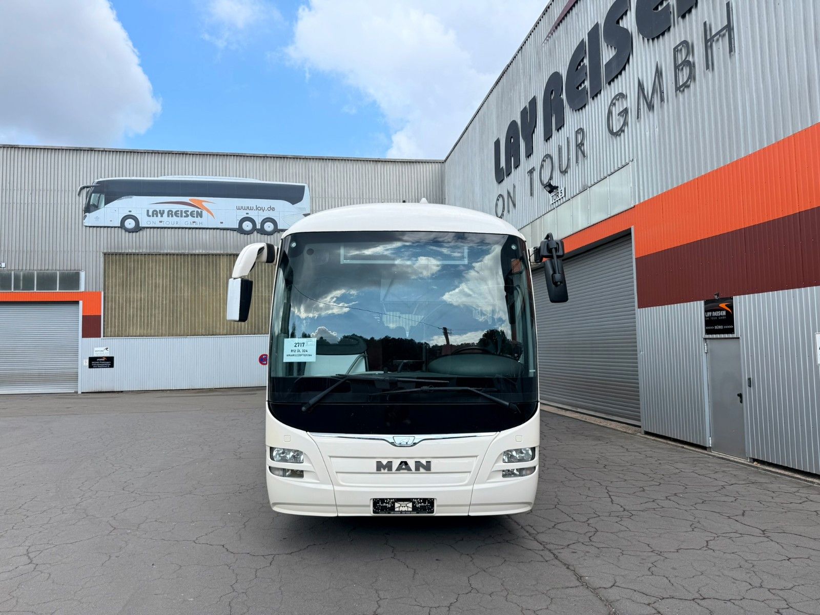 MAN  2015 - Image 2 of 28