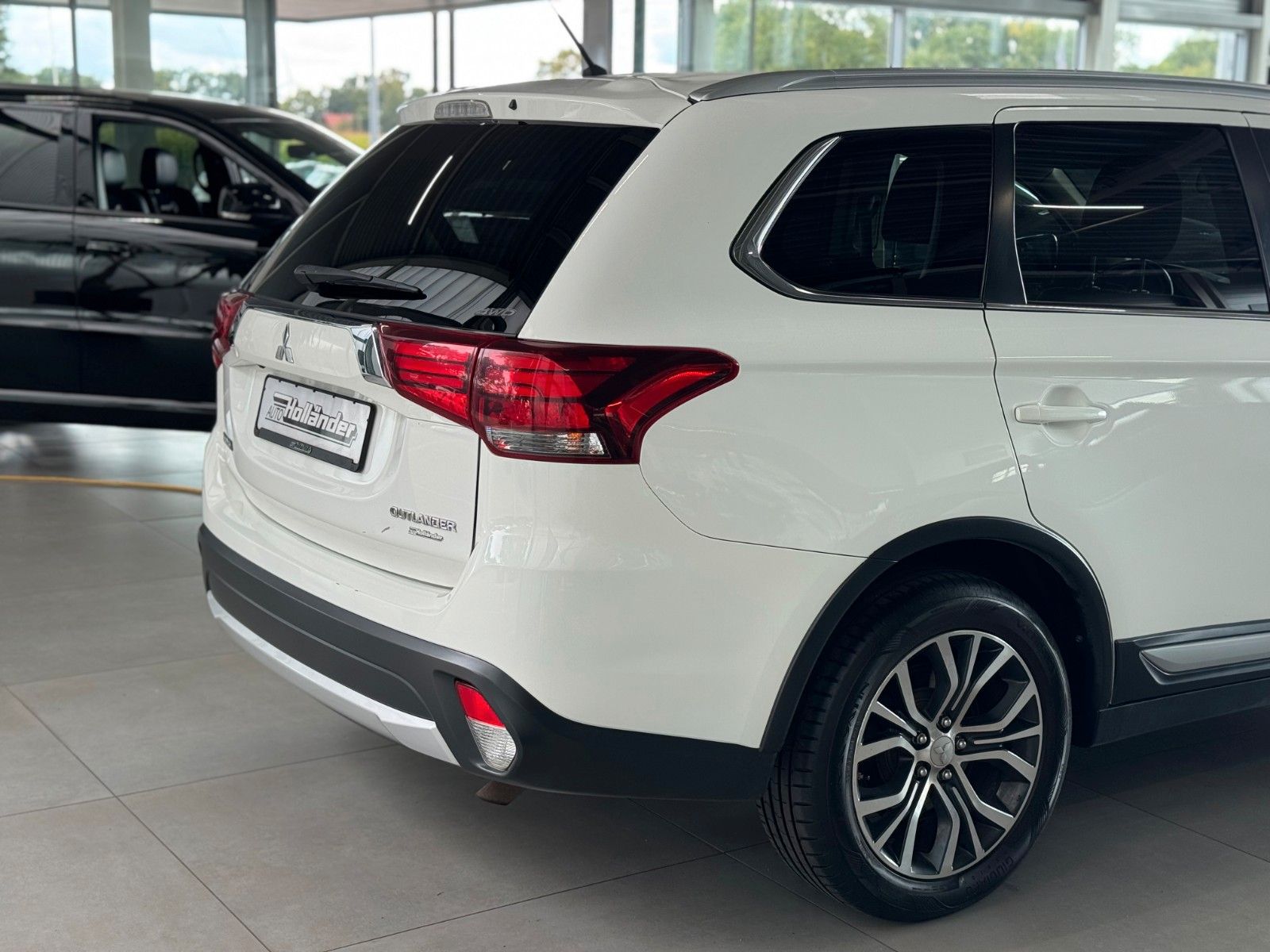 Fahrzeugabbildung Mitsubishi Outlander 2.2 DI-D Plus 4WD  NUR HÄNDLER/GEWERBE