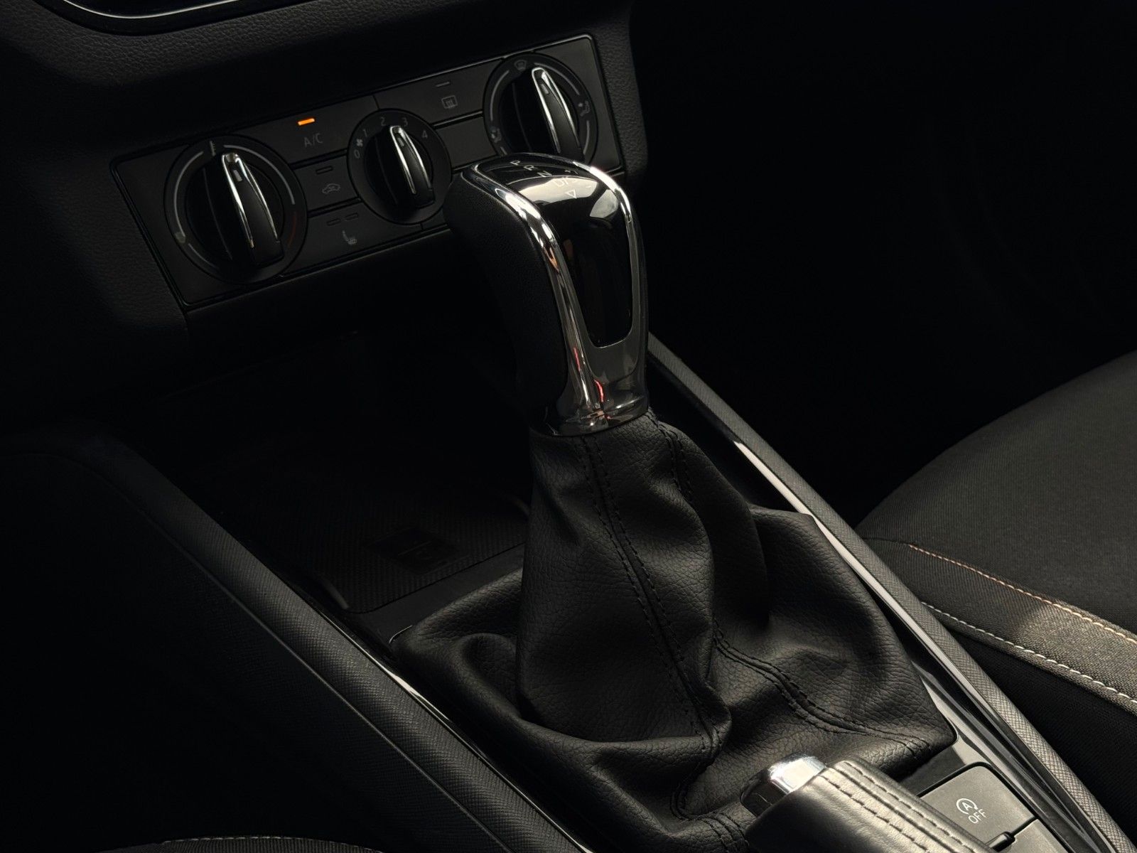 Fahrzeugabbildung SKODA Scala 1.0 DSG Ambition CarPlay Temp. SHZ PDC