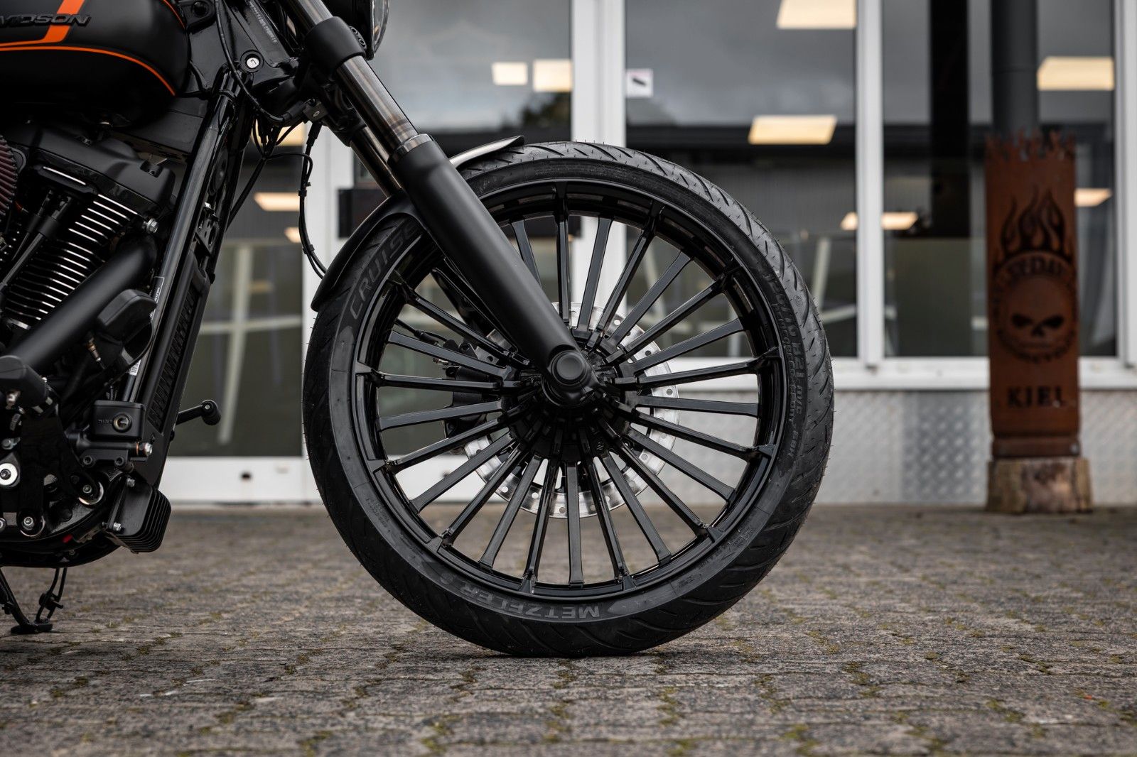 Fahrzeugabbildung Harley-Davidson Breakout DARKSIDE FXBR 117 MY25 -H-D Kiel Custom