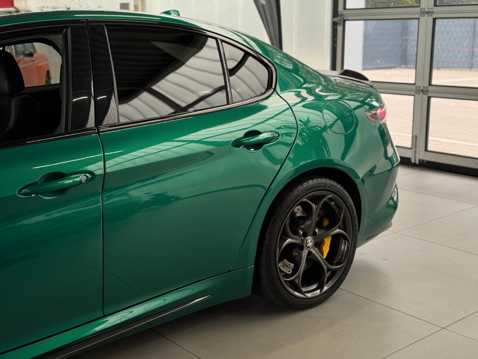 Fahrzeugabbildung Alfa Romeo Giulia 2.9 V6 Quadrifoglio "ACC Komfort-Paket"