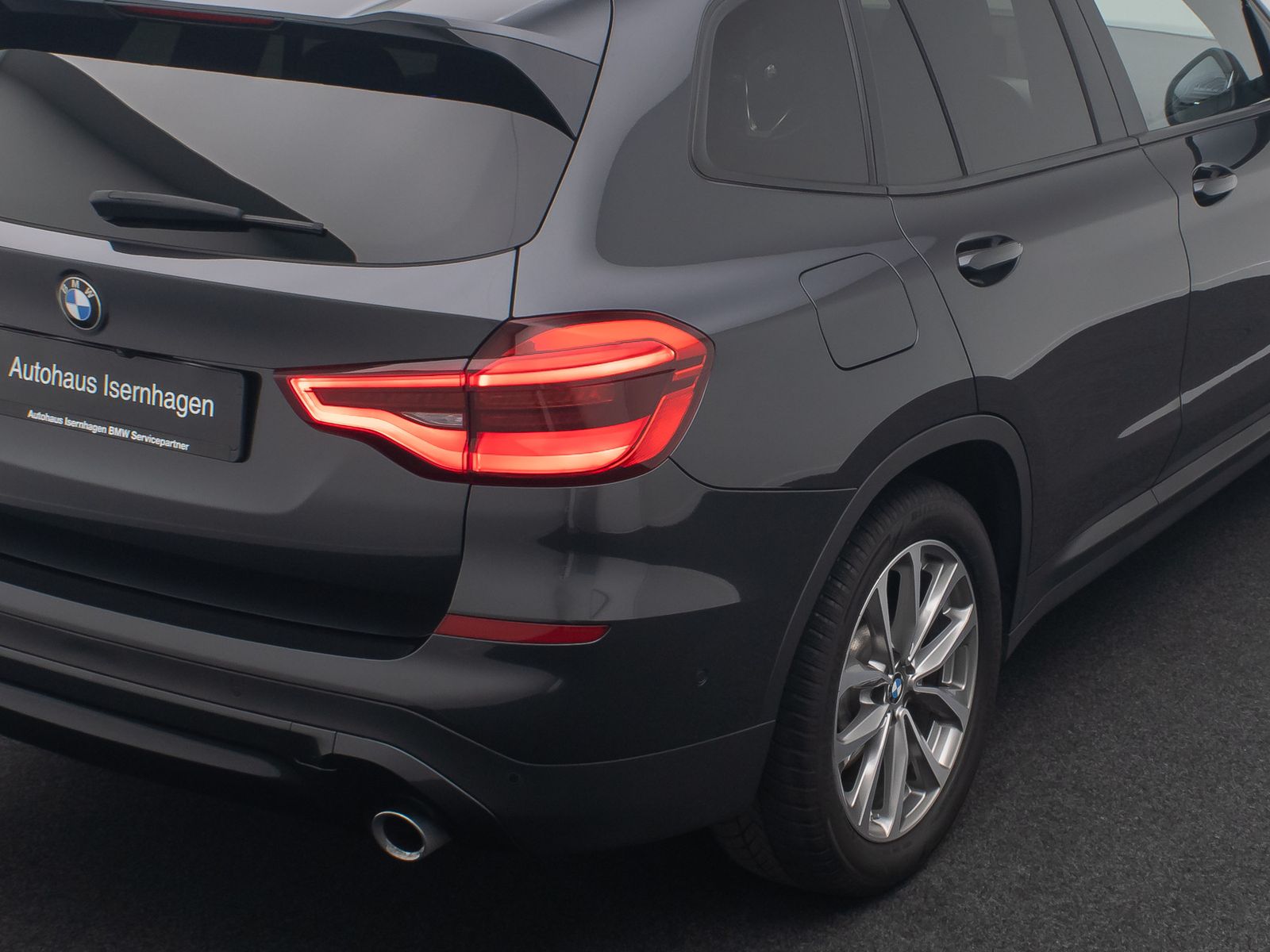 Fahrzeugabbildung BMW X3 xD20d Kamera HUD HiFi AHK Komfort Sport 19"