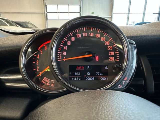 MYAUTOCENTER – Gebraucht- und Jahreswagen mit Werkstattservice in Pfaffenhofen MINI Mini 5-trg. Cooper D *Navi*Pano*