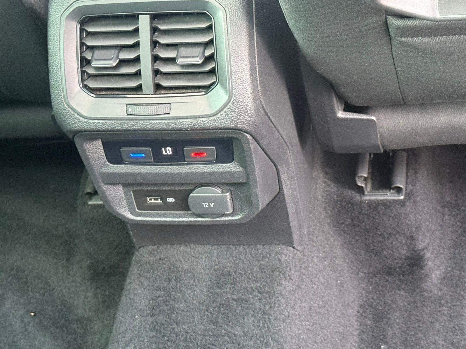 Fahrzeugabbildung Volkswagen Tiguan IQ.DRIVE PANO NAVI KLIMAAUTO SITZHEIZ AHK