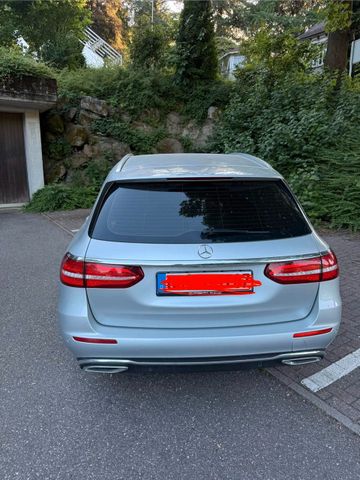 MERCEDES-BENZ E 220d T EXCLUSIVE Autom. EXCLUSIVE