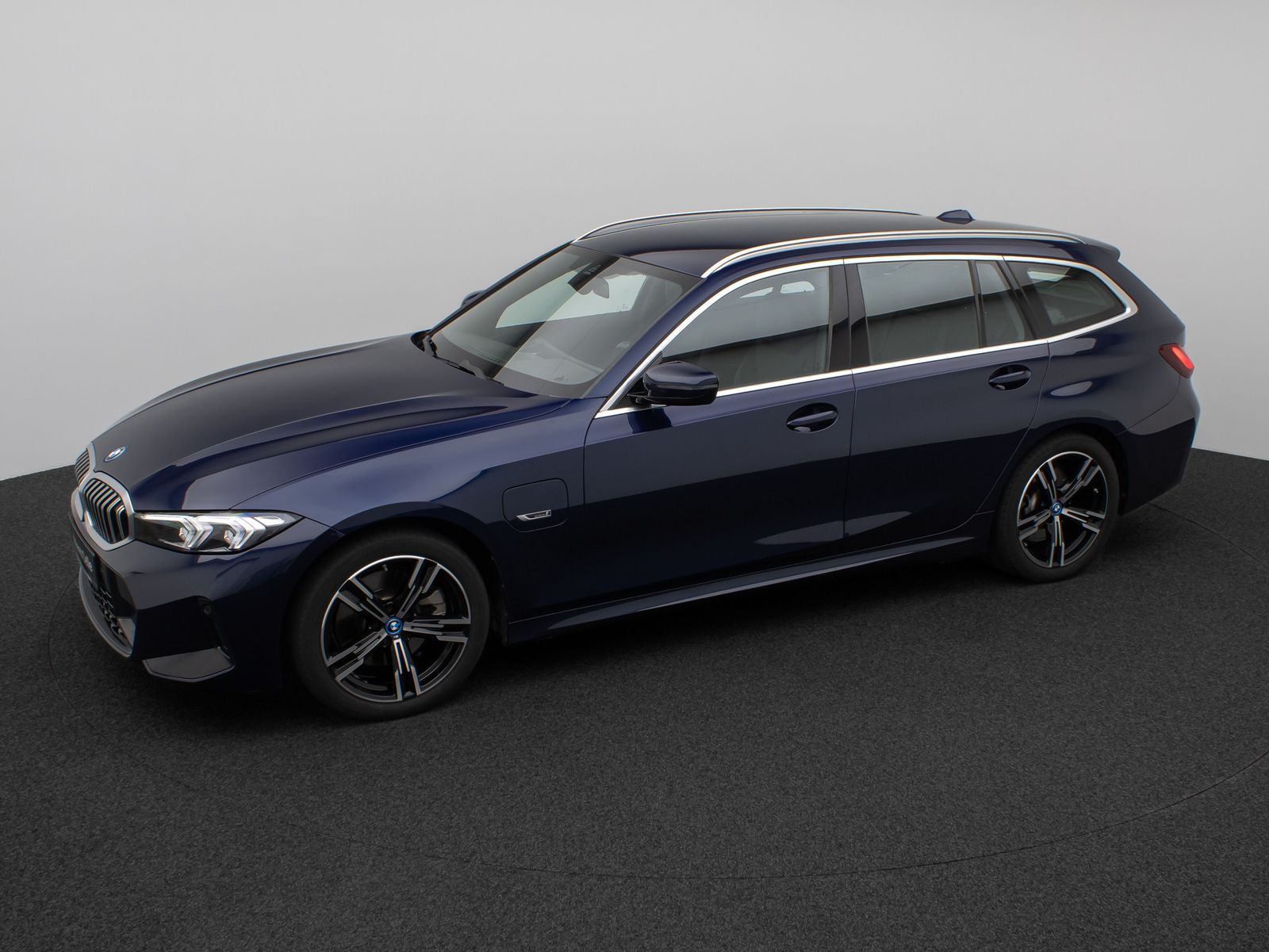 Fahrzeugabbildung BMW 320e M Sport DAB Widscreen PDC Individual 18Zoll