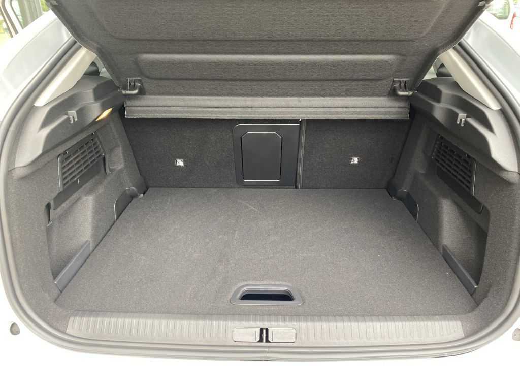 Fahrzeugabbildung Citroën C4 PureTech 130 *Automatik* MAX *360Grad Kamera*
