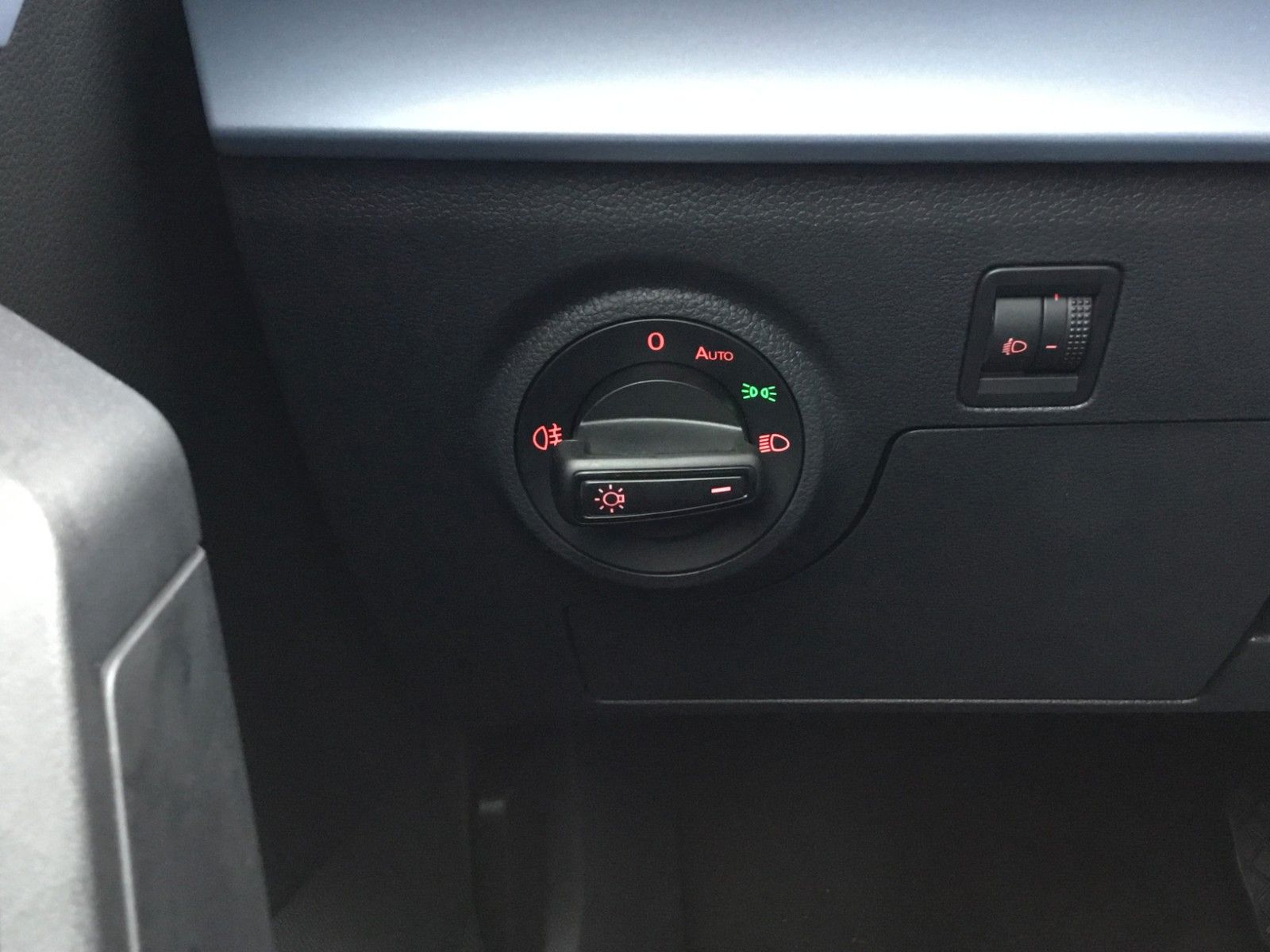 Fahrzeugabbildung SEAT Arona FR 1.5 TSI DSG+AHK+ACC+17"+Navi+Kamera