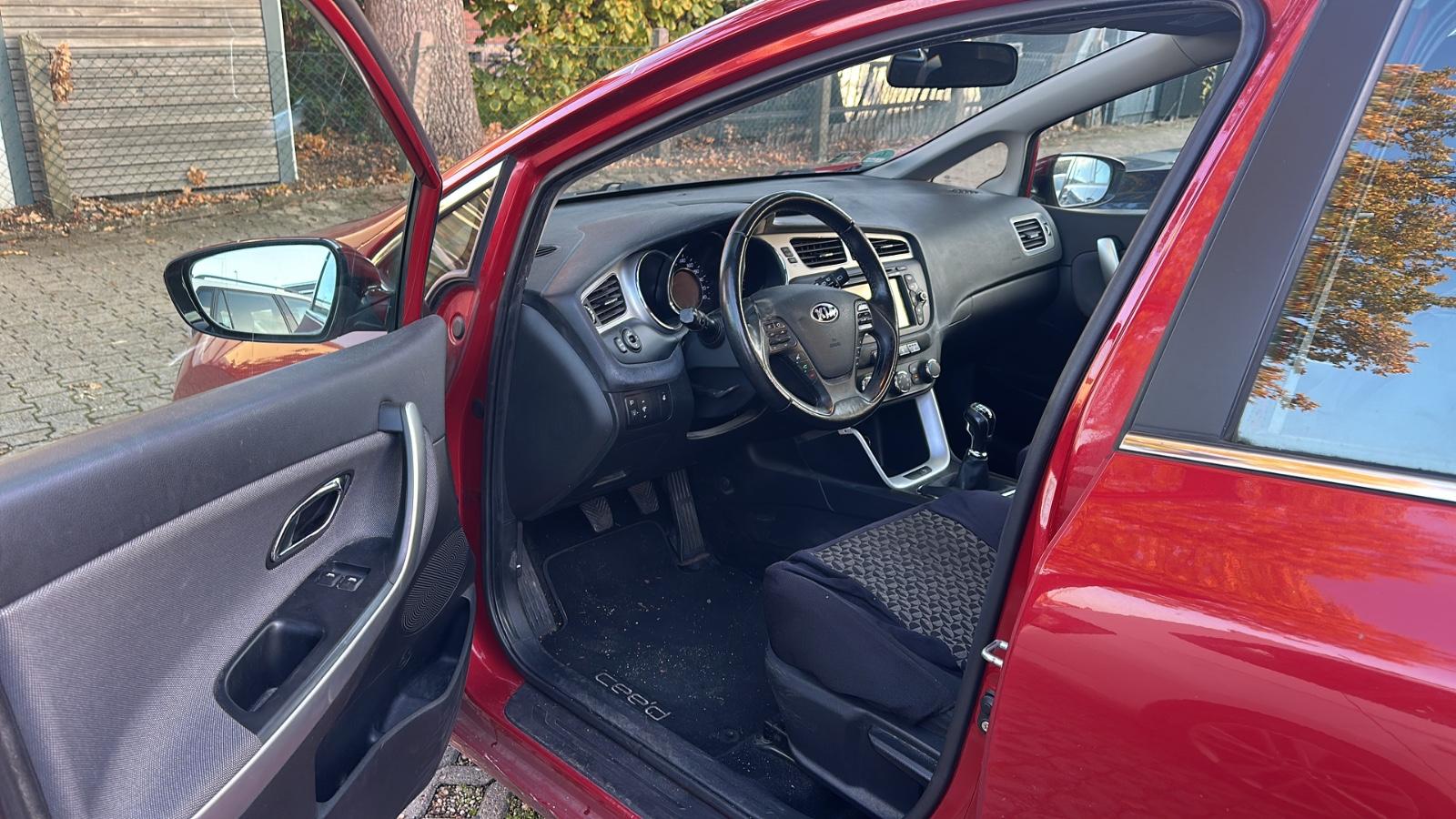 Kia cee'd 2012 — photo 8