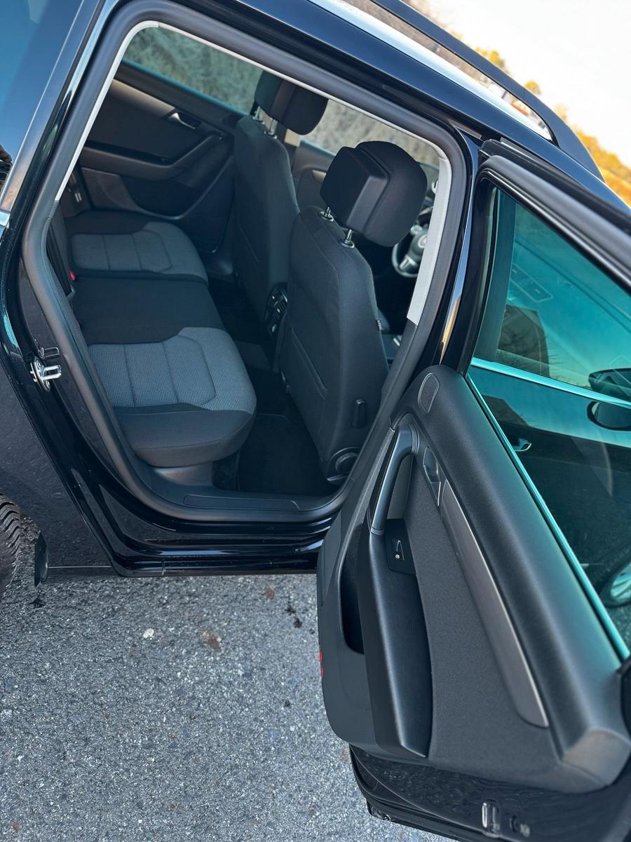 Volkswagen Passat 2012 — photo 12
