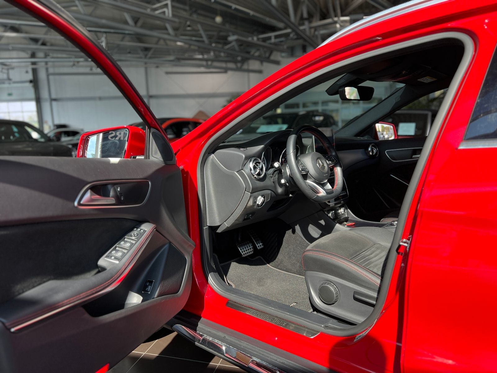 Fahrzeugabbildung Mercedes-Benz GLA 250 AMG Line STNDHZ 360° LED NAV SHZ 19"