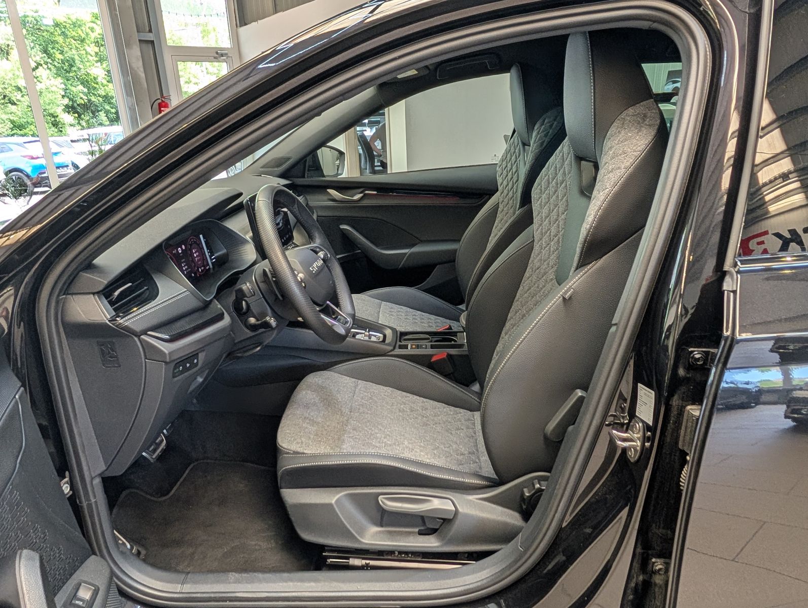 Fahrzeugabbildung SKODA Octavia 2.0 TDI Sportline Matrix Canton AHK 5J.G