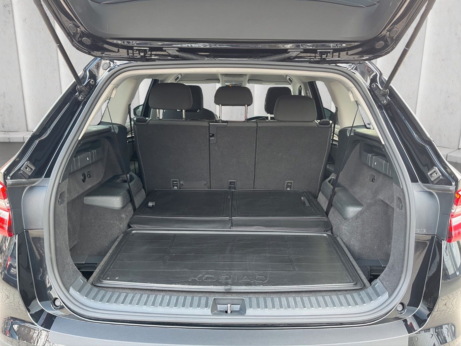 Fahrzeugabbildung SKODA Kodiaq 1.5 TSI mHEV*7-Sitzer*DSG*ViCo*SHZ*LED**