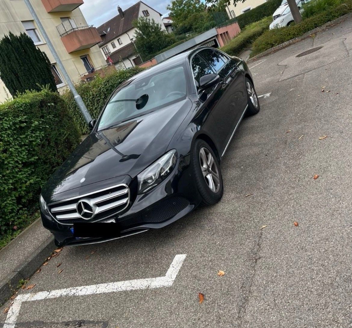 MERCEDES-BENZ E 220 d Autom. TÜV neu