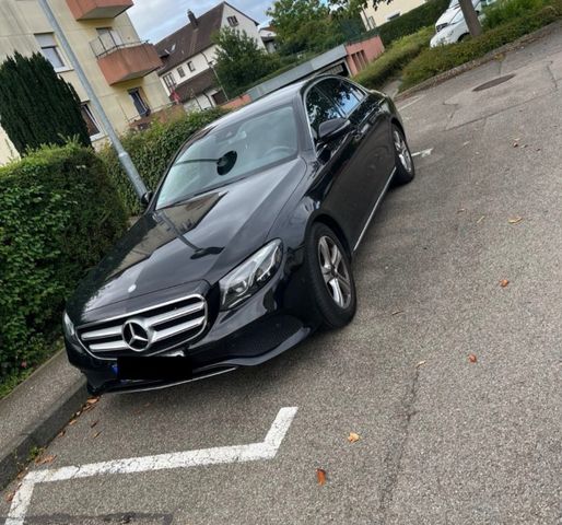 MERCEDES-BENZ E 220 d Autom. TÜV neu