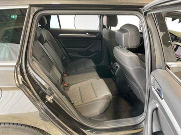 Volkswagen Passat Variant - 11