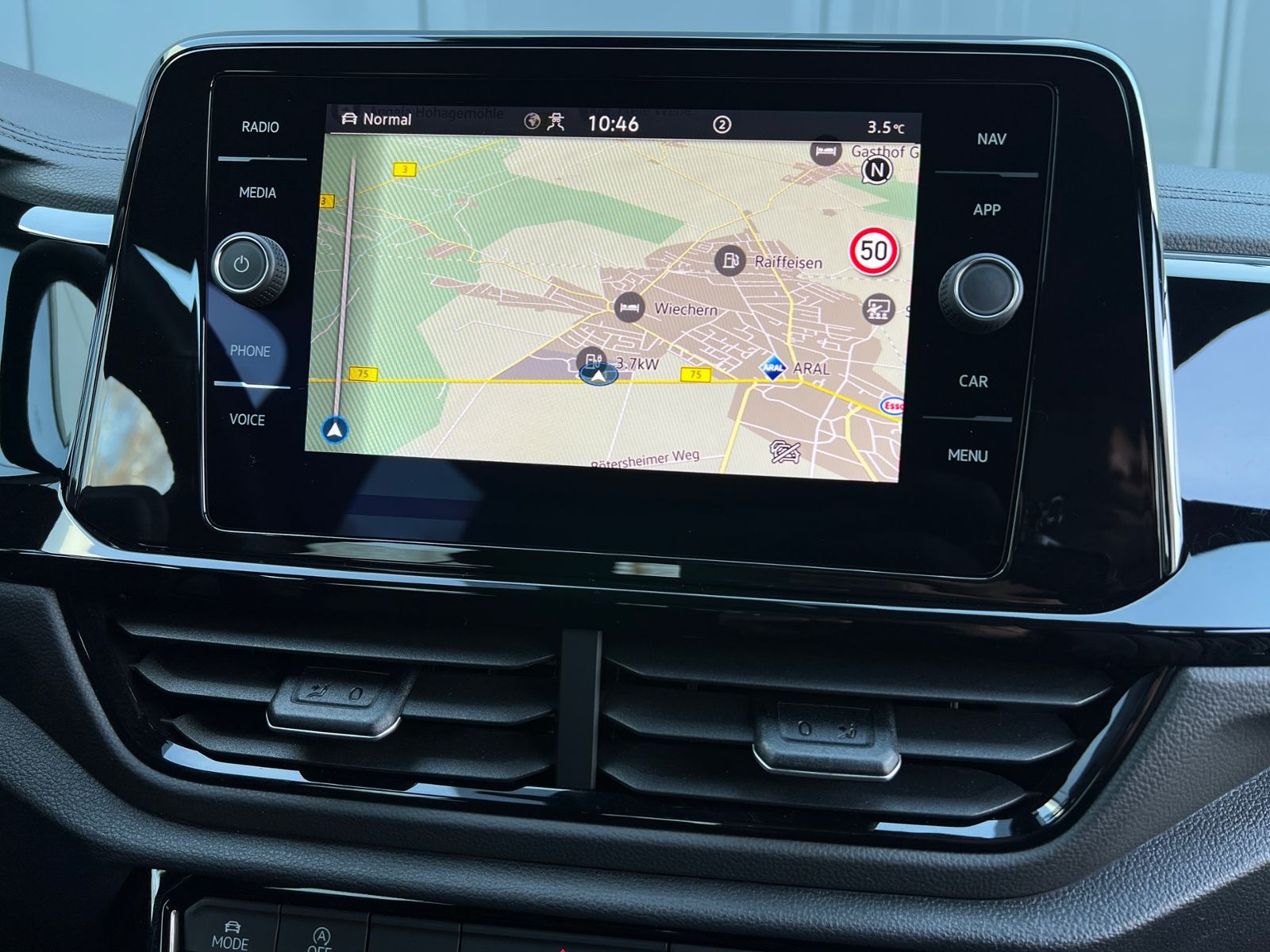 Fahrzeugabbildung Volkswagen T-Roc R-Line 1.5 TSI DSG *AHK,LED,BlackStyle,PDC