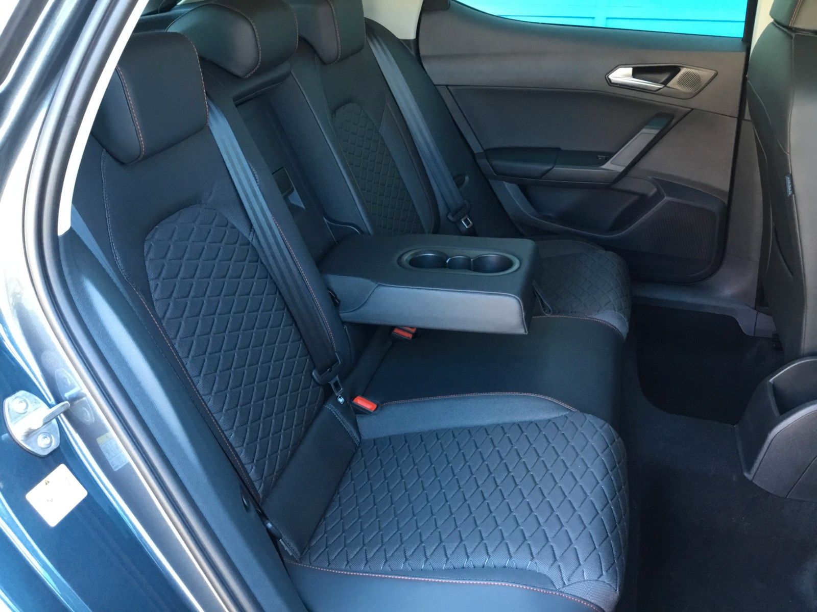 Fahrzeugabbildung SEAT Leon 1.5 eTSI FR DSG+18"+LED+ACC+Kamera+Sitzheiz