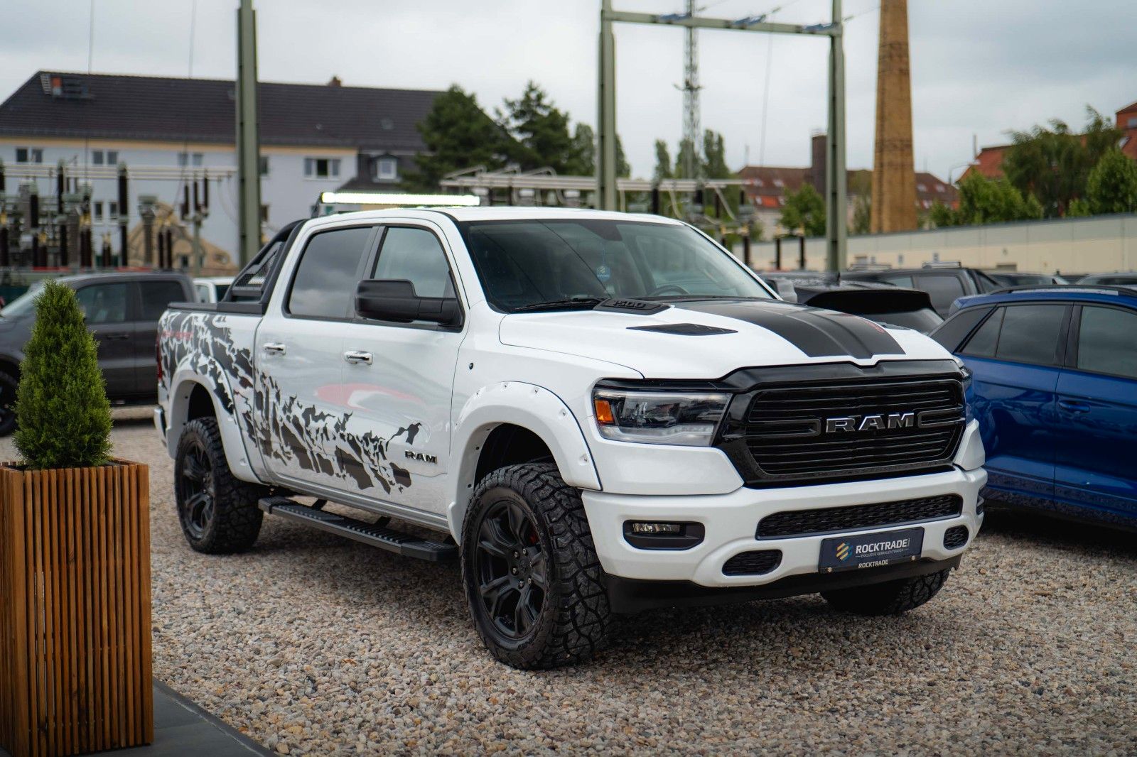 Fahrzeugabbildung Dodge RAM 5.7 V8 HEMI 4x4 OFFROAD Night-Paket *LED*