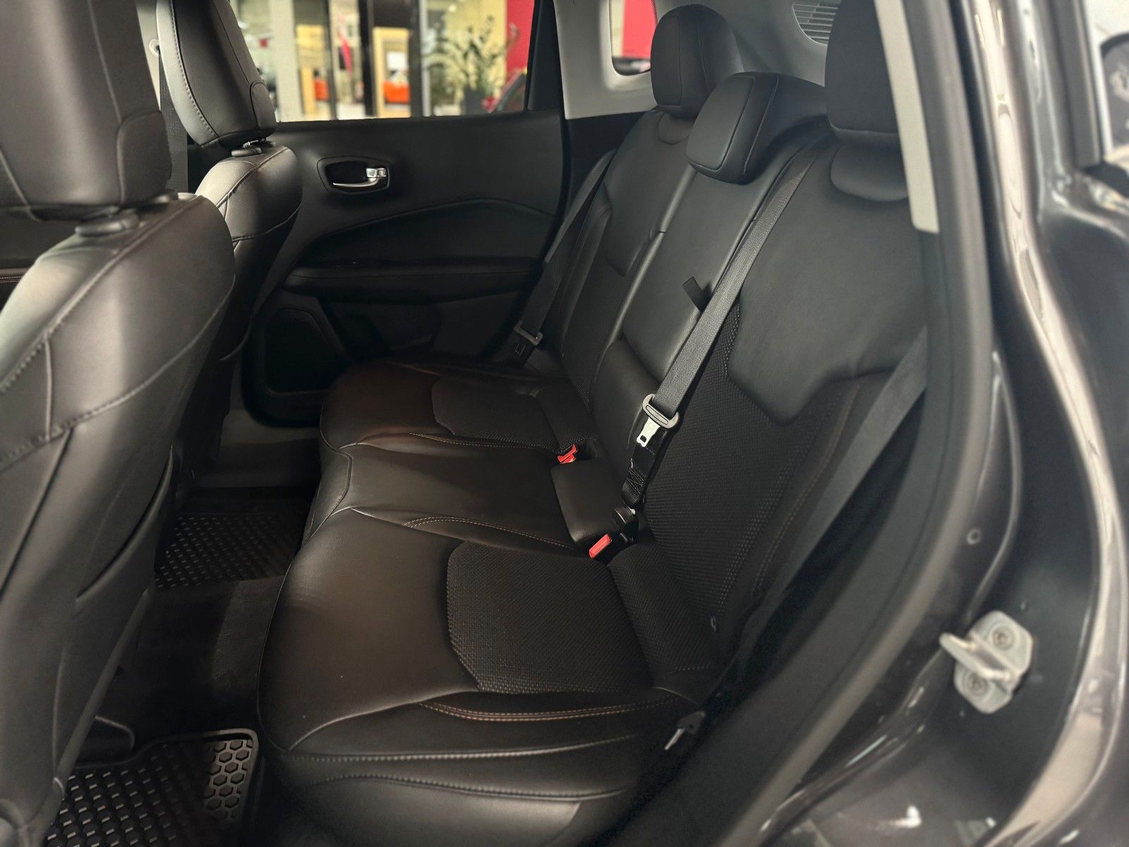 Fahrzeugabbildung Jeep Compass 1.4T Limited 4WD "Premium- + Sicht-Paket