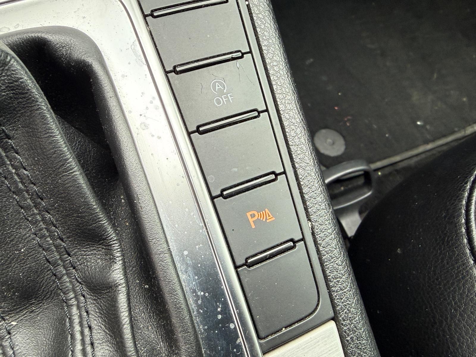 Volkswagen Passat 2011 — photo 16