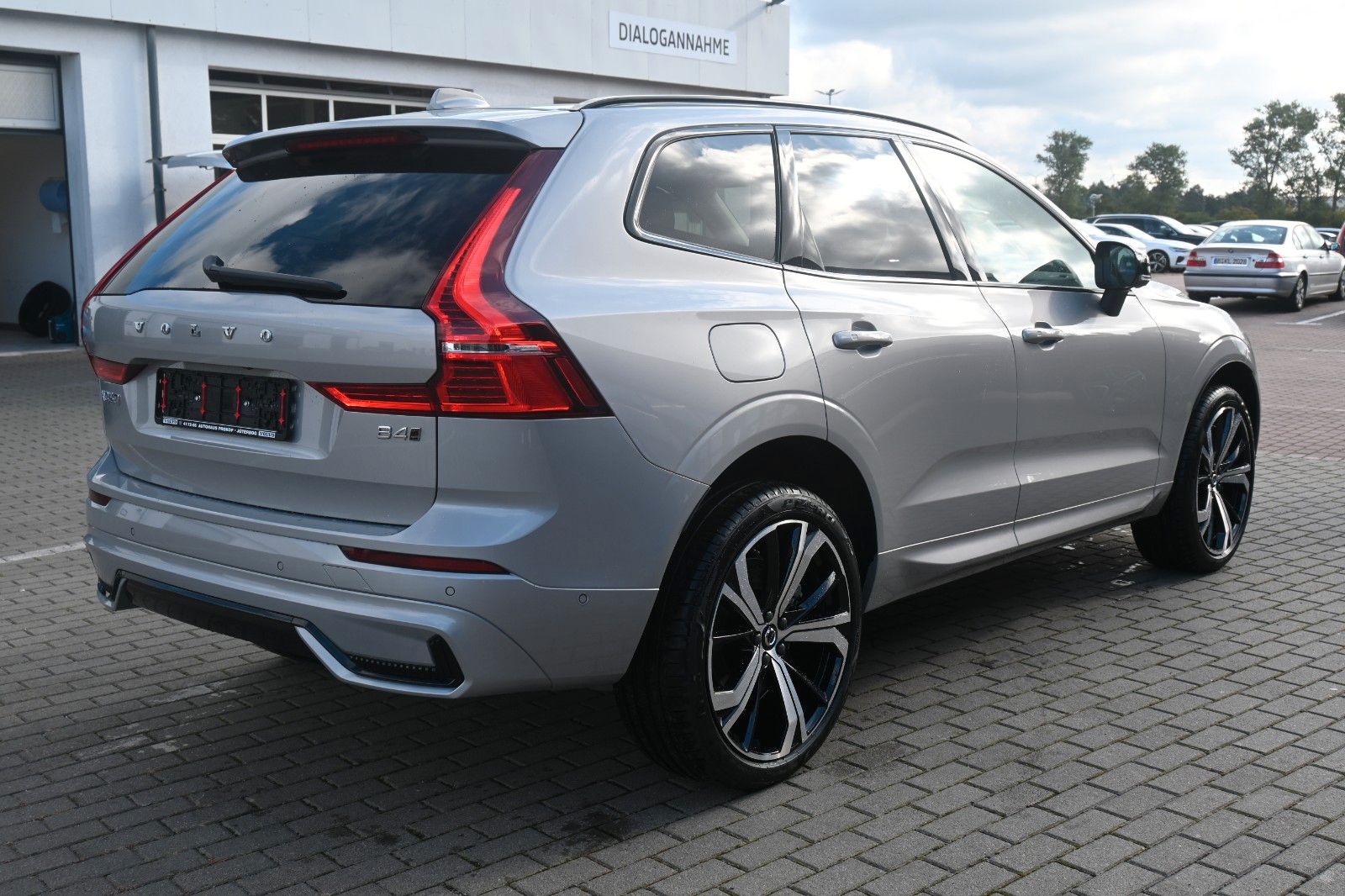 Fahrzeugabbildung Volvo XC60 B4 D AWD Ultimate B&W*STDHZG*LUFT*360°*ACC