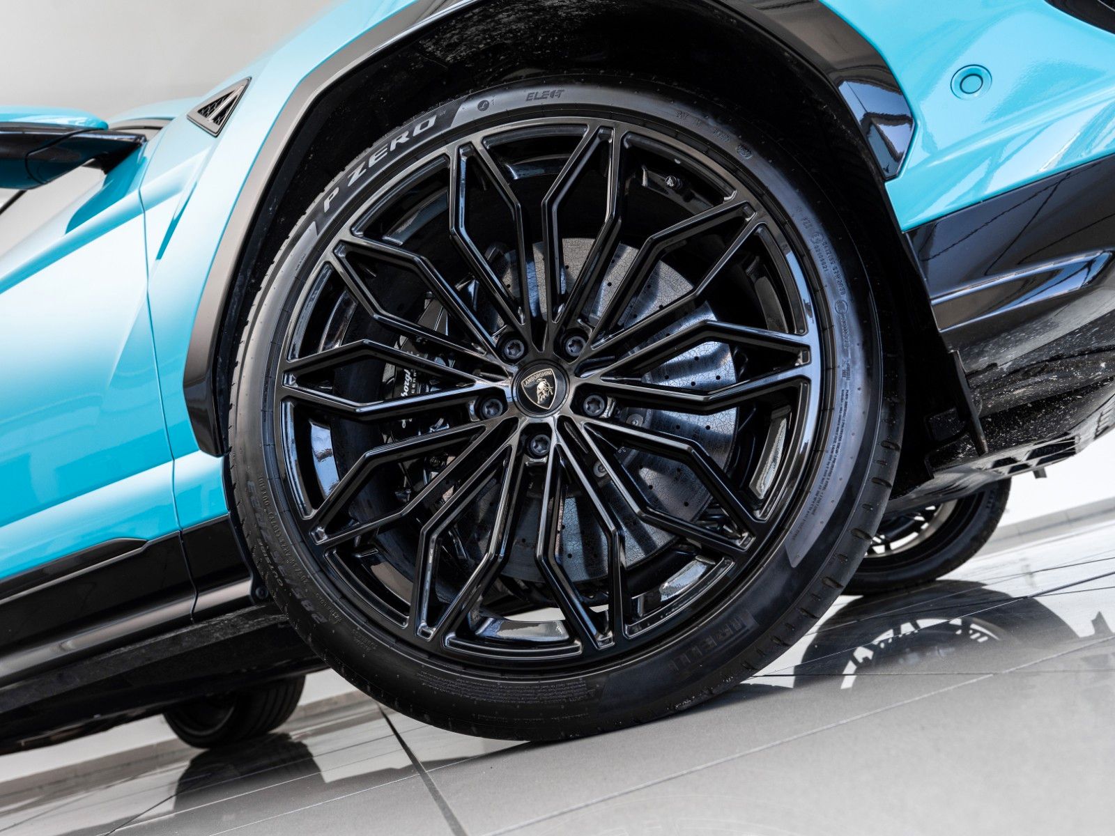 Lamborghini Urus SE B&O/PANO/23"/Massage/DARK/Carbon/Akrapov imagem 2
