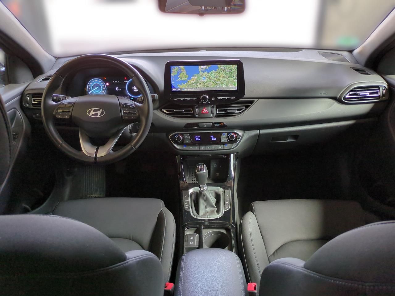 Fahrzeugabbildung Hyundai i30 1.5 ADVANTAGE PANO*LED**SHZ*LHZ*CARPLAY*NAV