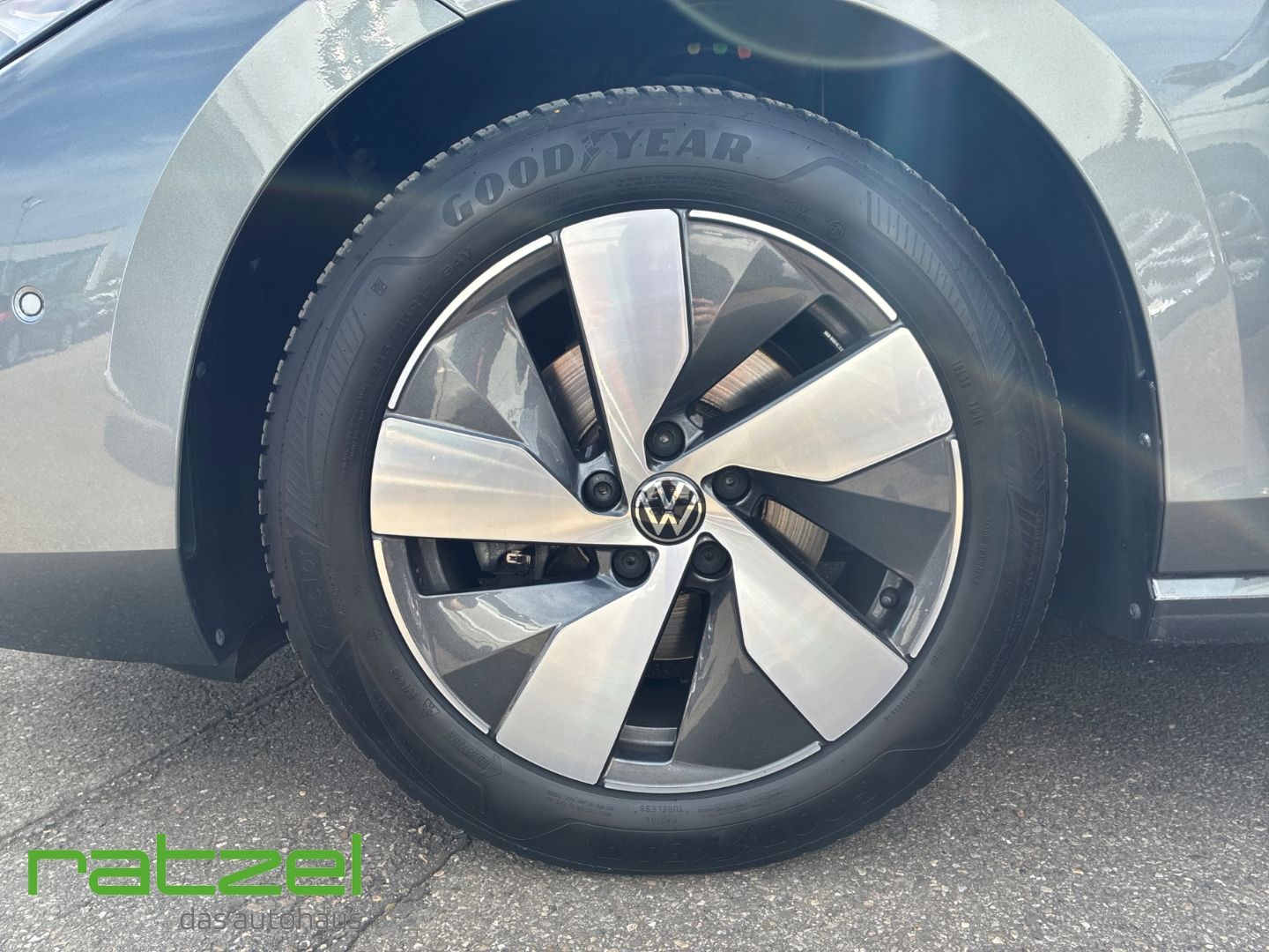 Fahrzeugabbildung Volkswagen Passat Variant 2.0 TDI DSG BUSINESS Navi Kamera