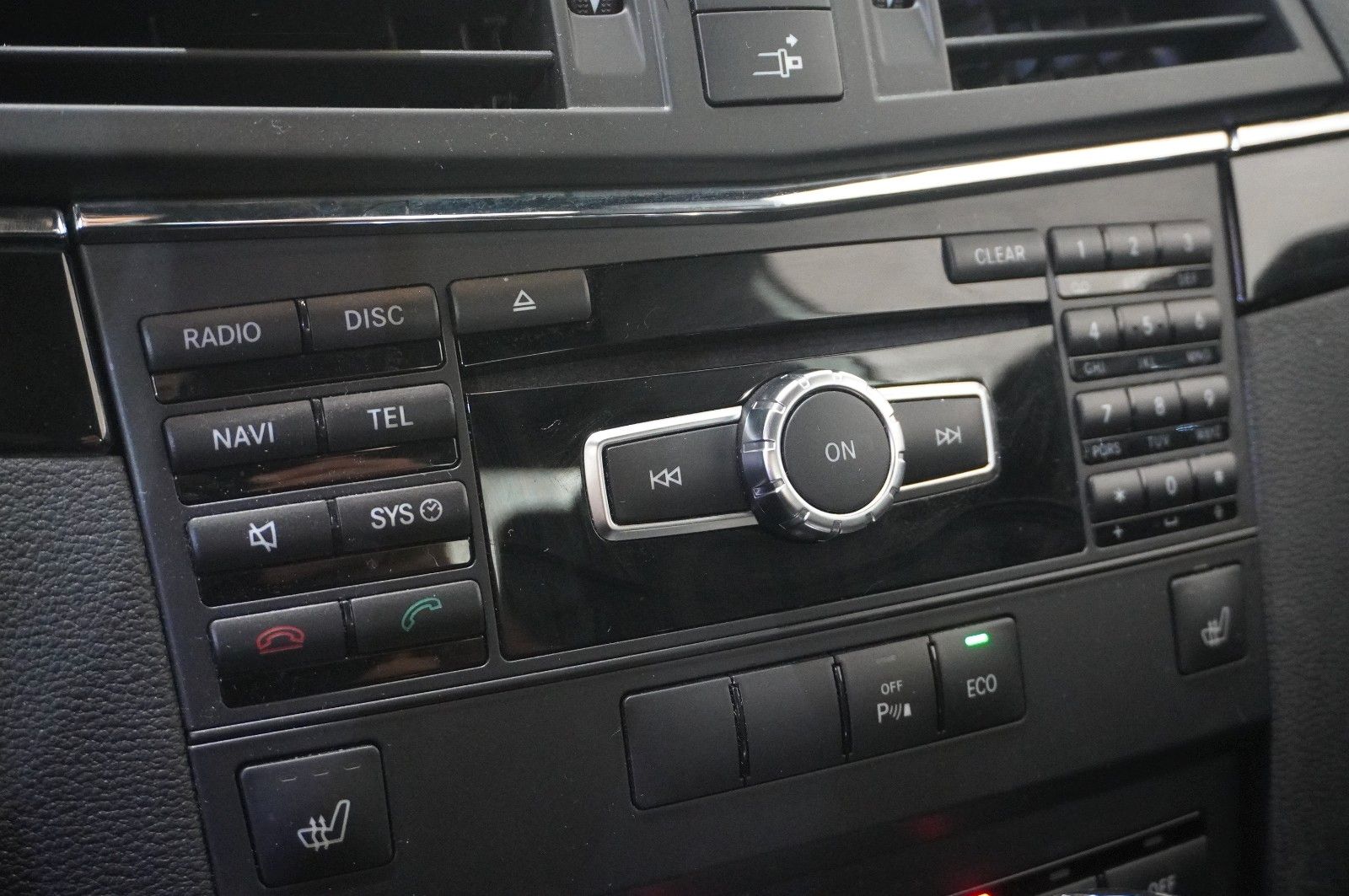 Fahrzeugabbildung Mercedes-Benz E 200 COUPE AVAMTGRADE NAVI/SHZ/SPORT/PDC/TEMP.