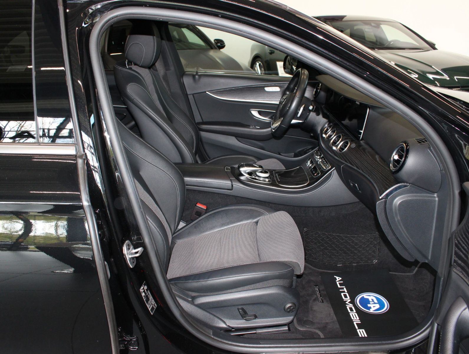 Fahrzeugabbildung Mercedes-Benz E 220 d Sportstyle Edition AMG Line*Widescreen