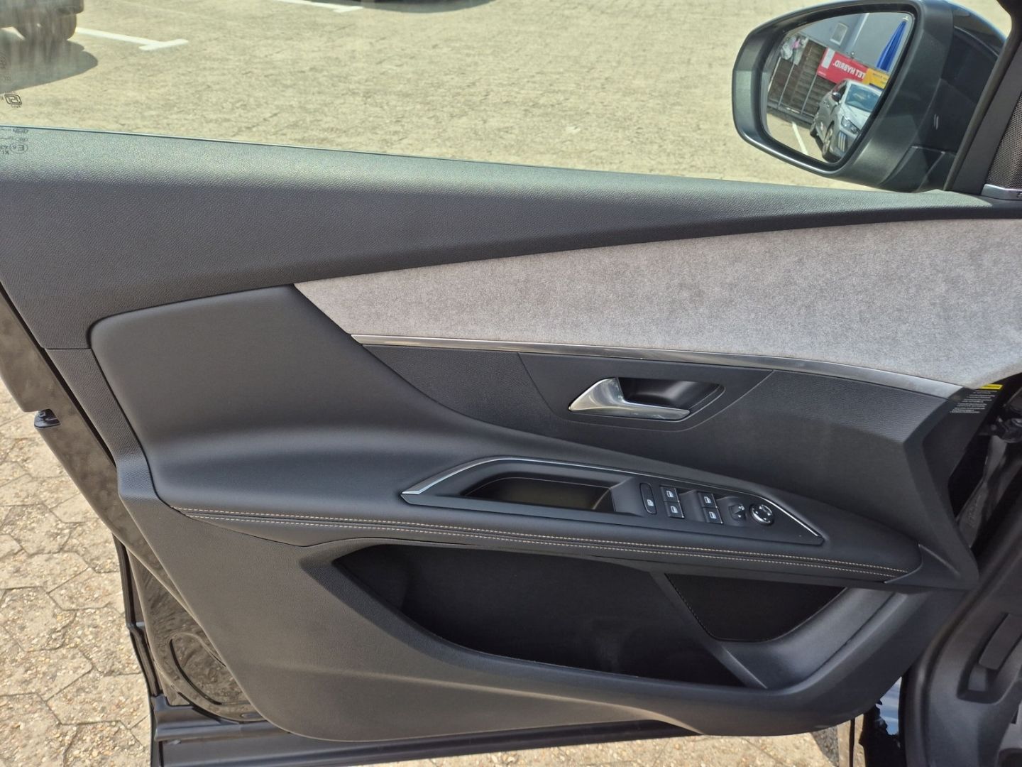 Fahrzeugabbildung Peugeot 3008 Hybrid4 300 GT 1.6 El. Panodach Navi Digita