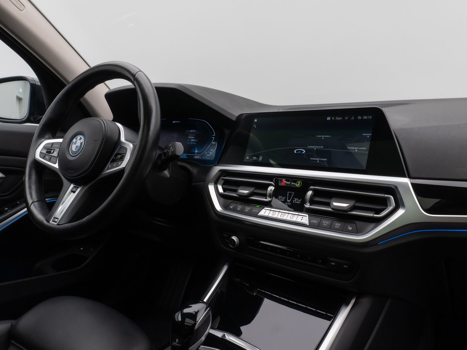 Fahrzeugabbildung BMW 330e xD SportLine Panorama Laser HUD DAB Komfort