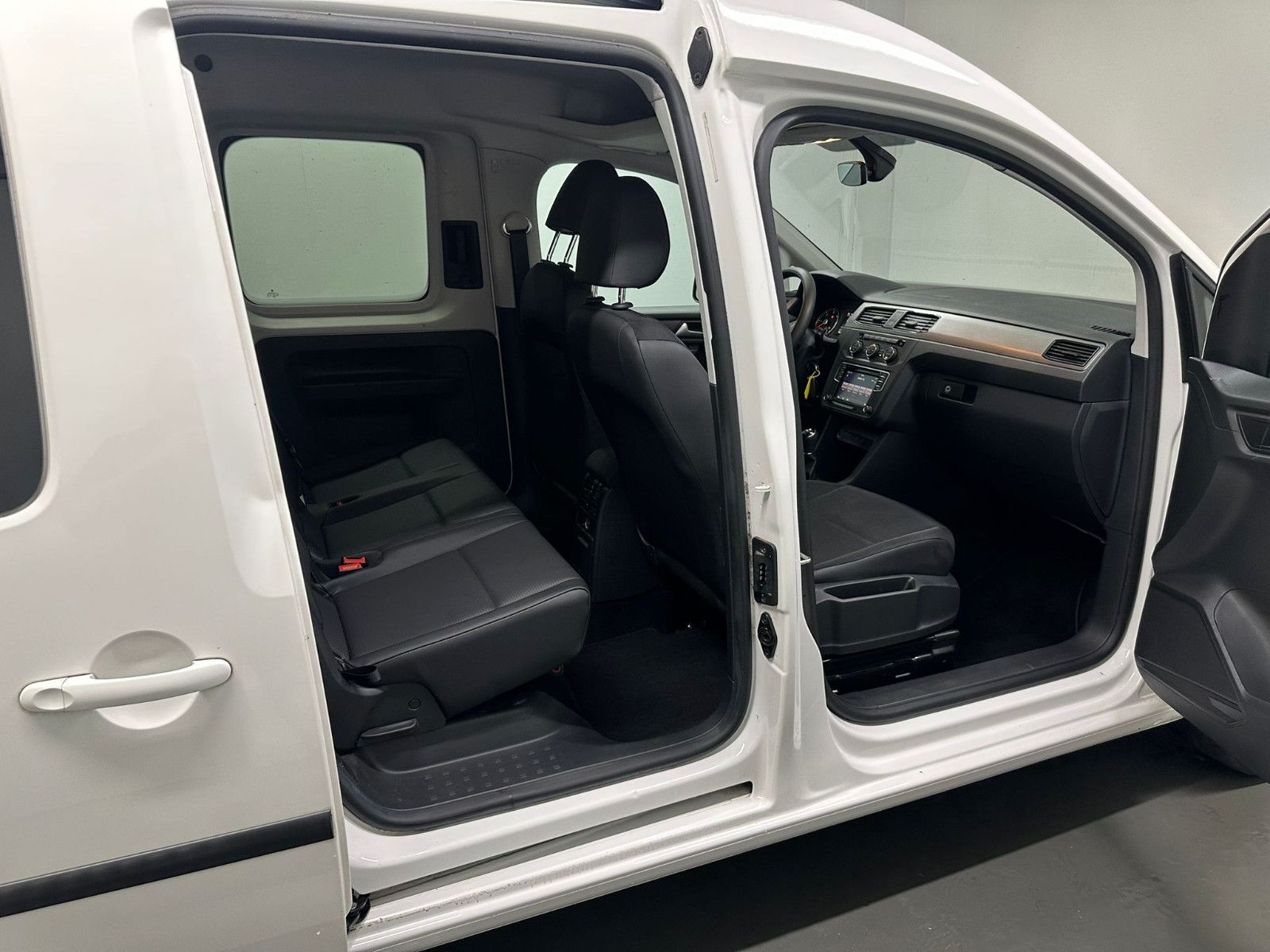 Fahrzeugabbildung Volkswagen Caddy Maxi 2,0TDI 5-Sitzer*AHK*TEMPO*NAVI*