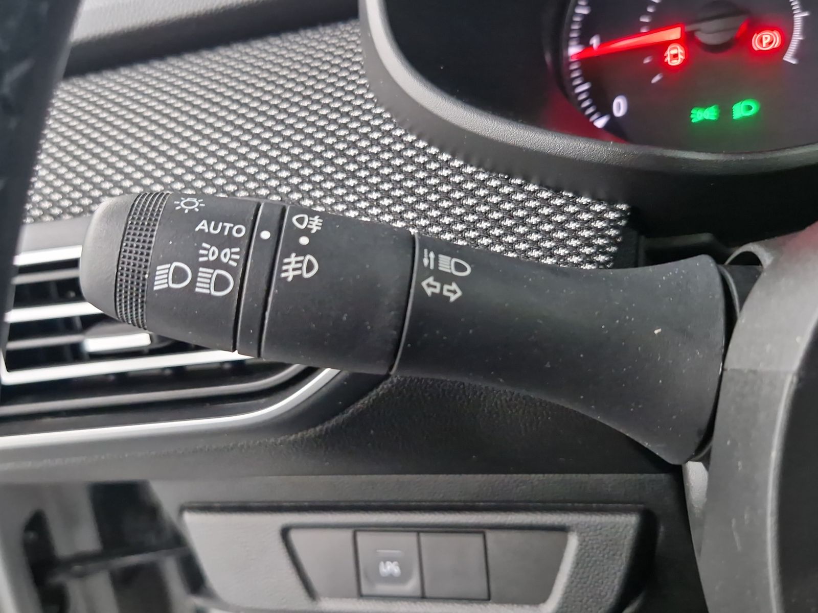 DACIA Jogger TCe 100 Eco-G Extreme+ Navi SHZ – Bild 27