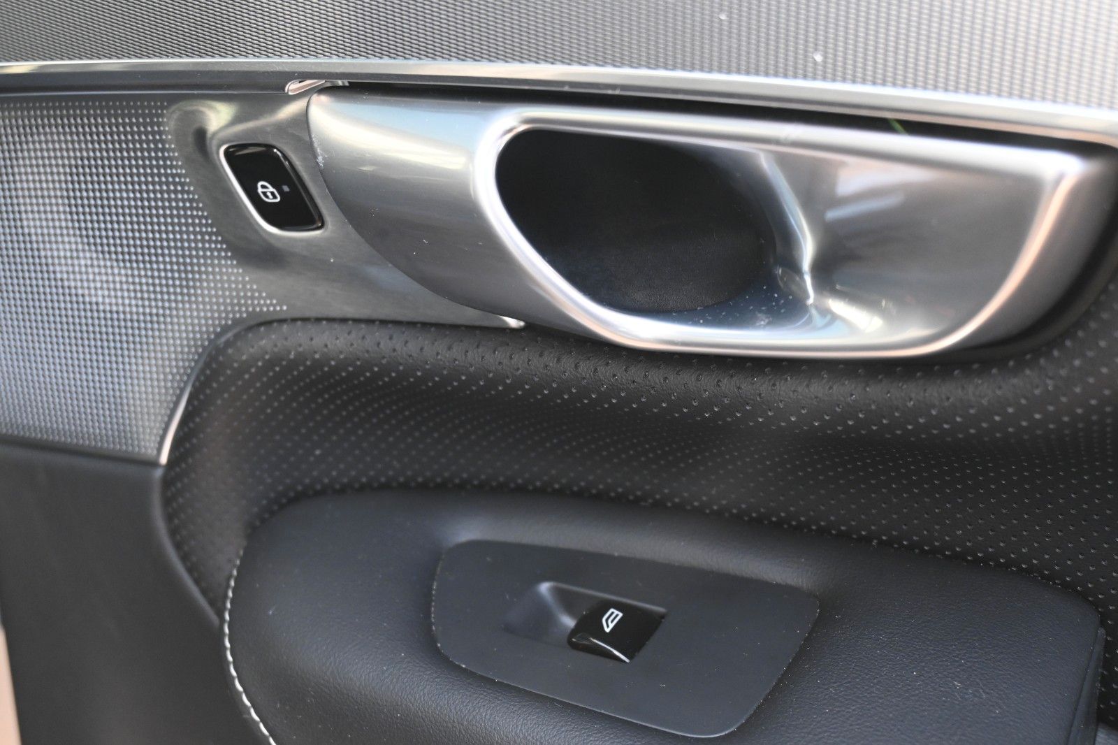 Fahrzeugabbildung Volvo XC90 T8 AWD Ultimate Dark*STDHZG*360°*LUFT*0,5%