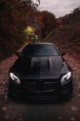 Mercedes-Benz 350 - schwarze Mercedes-Benz 350