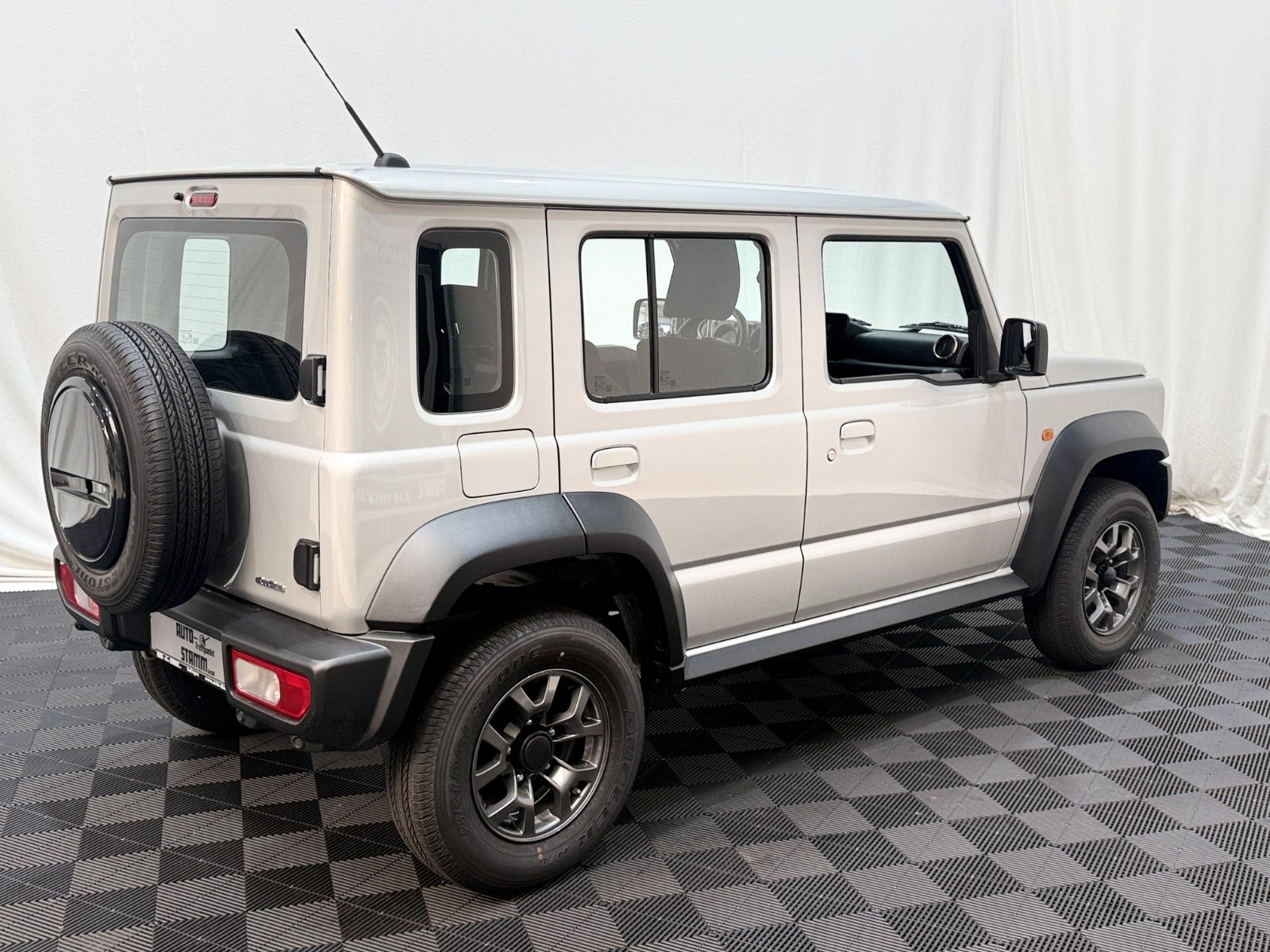 Fahrzeugabbildung Suzuki RTR Jimmy - 4/5 Türer - LED - RFK - MFL