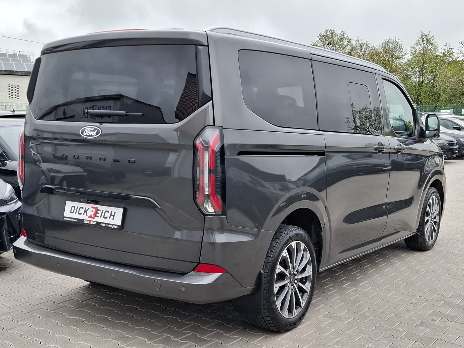 Fahrzeugabbildung Ford Tourneo Custom L1 Titanium X MATRIX*STANDH.*AHK