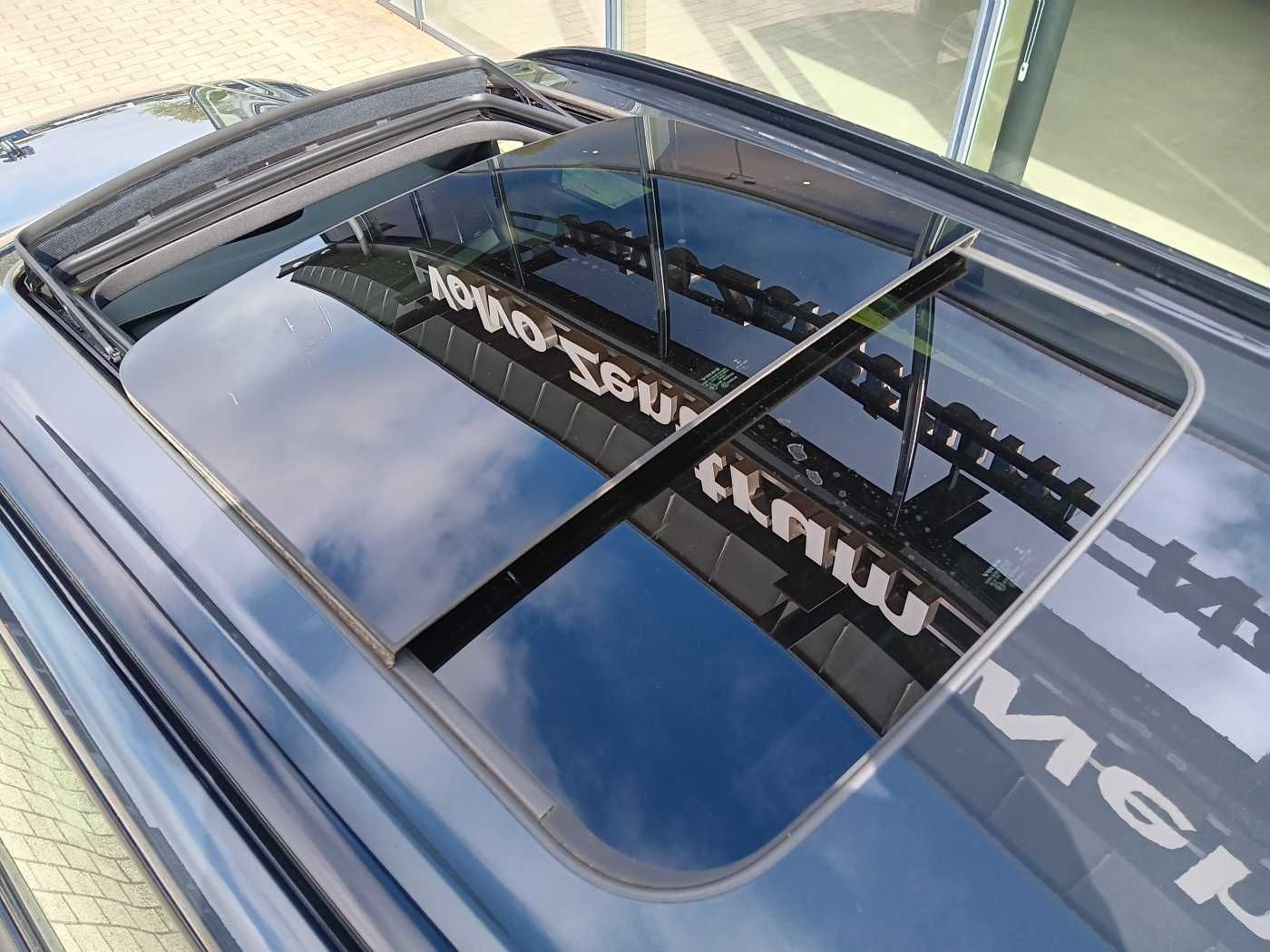 Fahrzeugabbildung Volvo XC90 T8 AWD R-Design Edition 'Glasdach, Akustikg