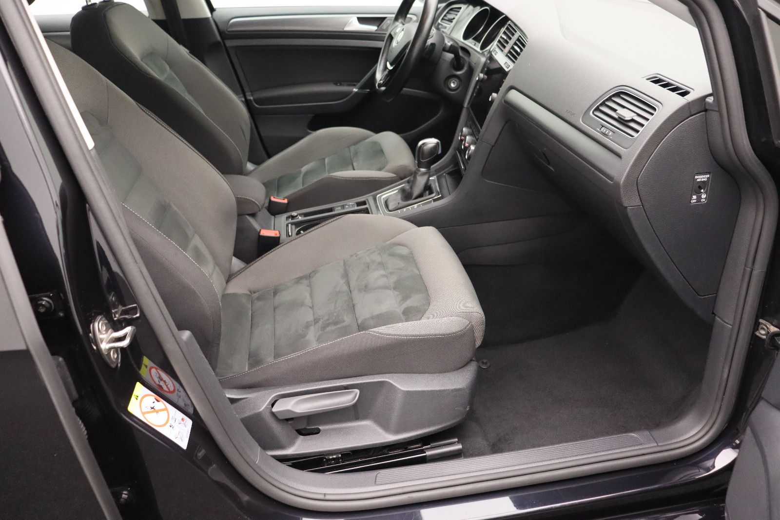 Fahrzeugabbildung Volkswagen Golf VII Lim. 1.4 Comfortline Standheizung AHK