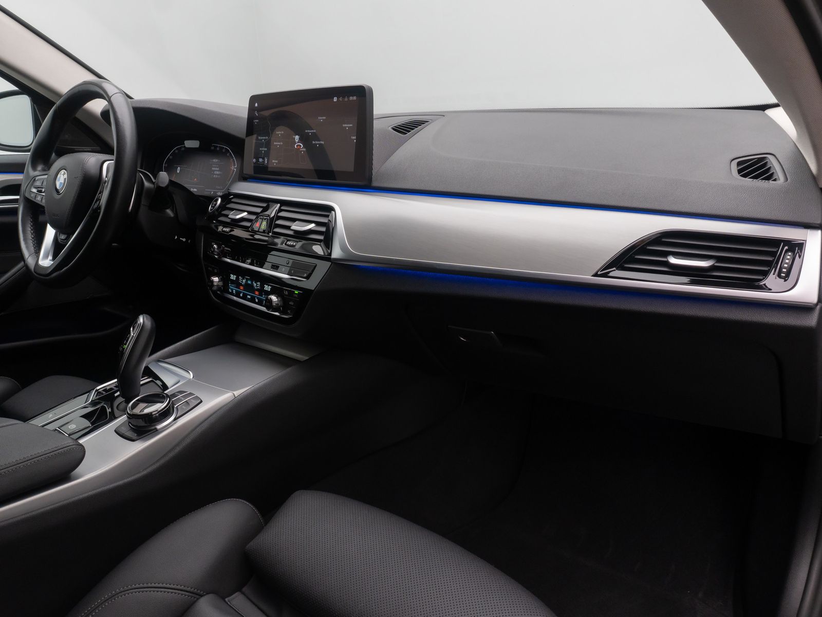 Fahrzeugabbildung BMW 530d xD ACC HUD DAB Kamera AHK Alarm H/K Sport
