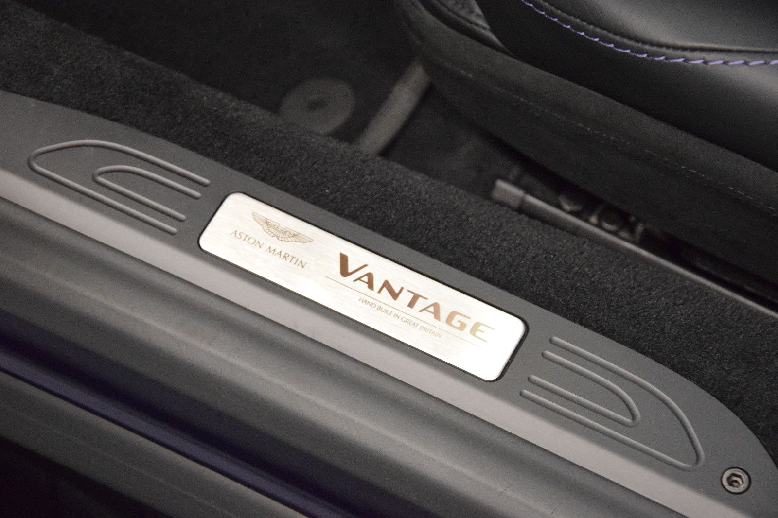 Fahrzeugabbildung Aston Martin V8 Vantage 4.0 V8 02/2027 Garantie