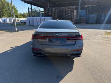 BMW 745 - 7